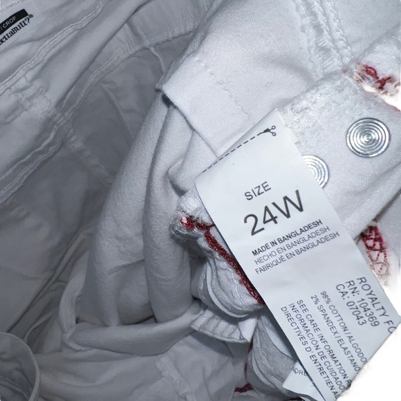 NEW Royalty Mid Rise Cropped White Distressed Capris Women’s Plus Size 24W - Picture 7 of 12